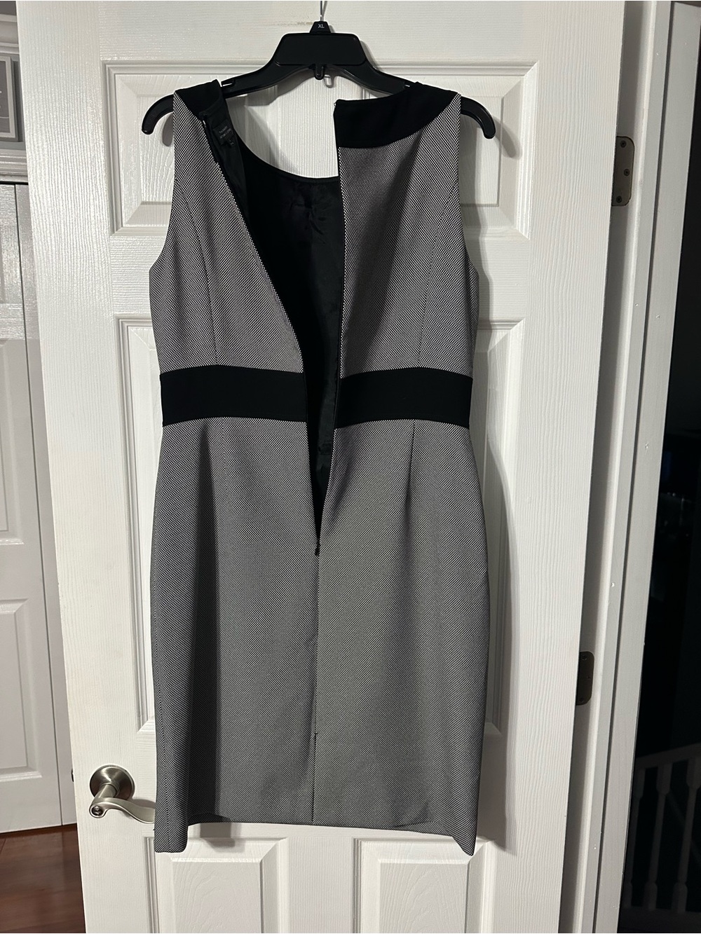 Tahari Arthur S. Levine Black and Gray Sleeveless Sheath Dress - Picture 12 of 15